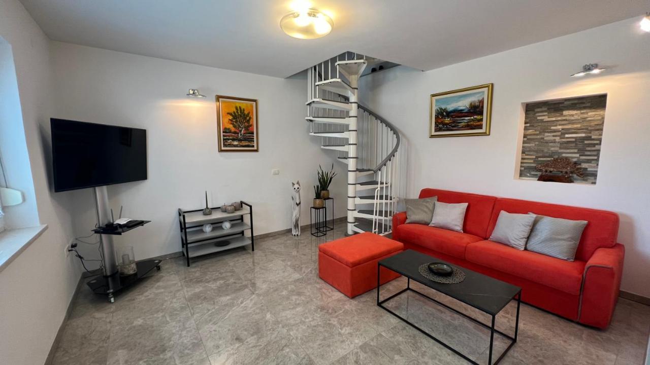Classy Apartment With Garden View Laura Portorož Buitenkant foto